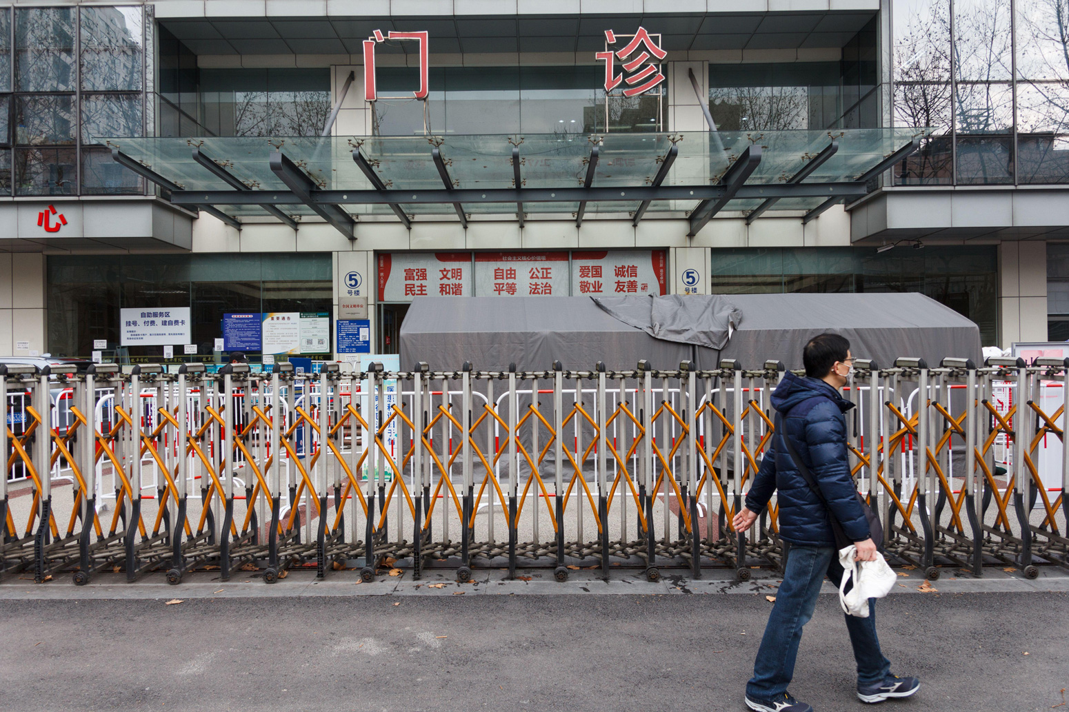 Hospital-in-Shanghai-closed.jpg